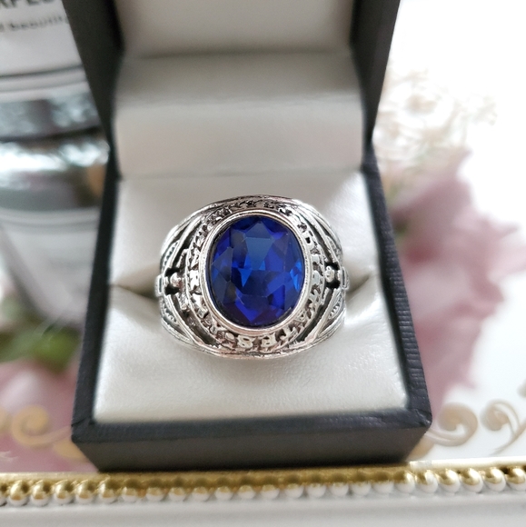 Gorgeous crystal blue sapphire gemstone ring - Picture 2 of 4
